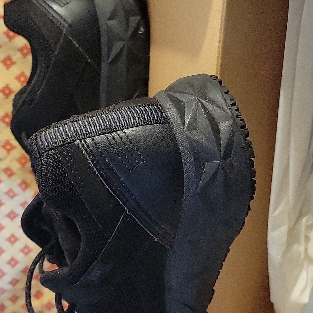 Sneakers - Picture 7 of 7